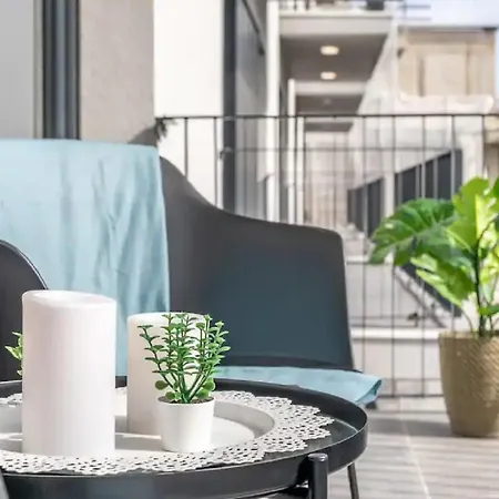 Brand New Modern Apartment-2 Rooms-balcony-garage Appartamento *
