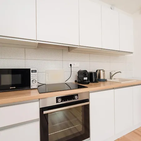 Brand New Modern Apartment-balcony-garage アパート *