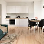 Brand New Modern Apartment-balcony-garage *