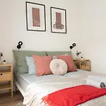 Brand New Modern Apartment-balcony-garage Apartment *