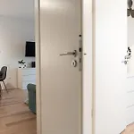 Brand New Modern Apartment-balcony-garage Apartment *