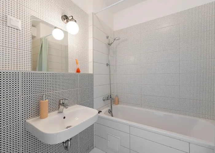 Brand New Modern Apartment-balcony-garage דירה