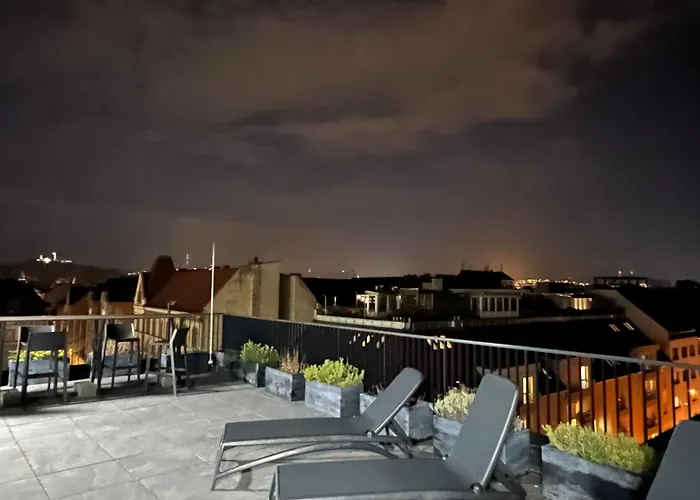 Brand New Modern Apartment-balcony-garage * בודפשט