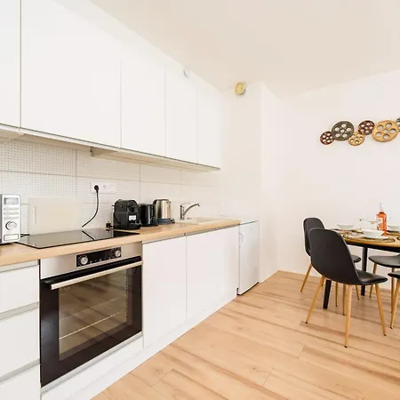 Appartement Brand New Modern Apartment-balcony-garage *