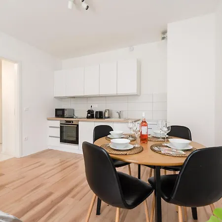 Brand New Modern Apartment-balcony-garage Appartement