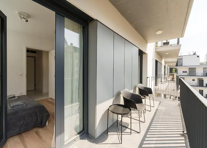 Brand New Modern Apartment-balcony-garage Apartment *