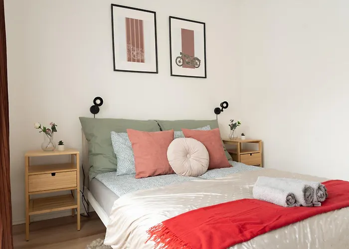 Brand New Modern Apartment-balcony-garage Apartment *